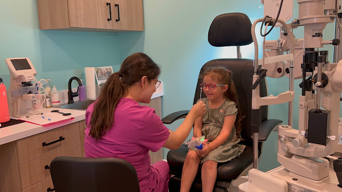 Eye doctor in Navigation Eye Care